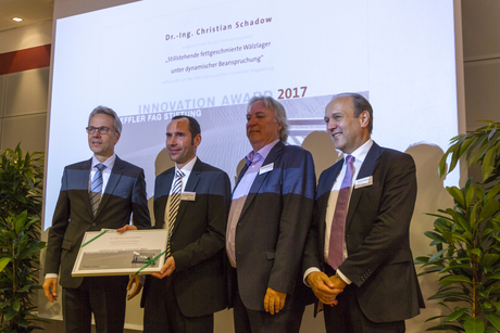 Verleihung des Schaeffler Innovation Award an Dr.-Ing. Chistian Schadow Verleihung des Schaeffler Innovation Award an Dr.-Ing. Chistian Schadow